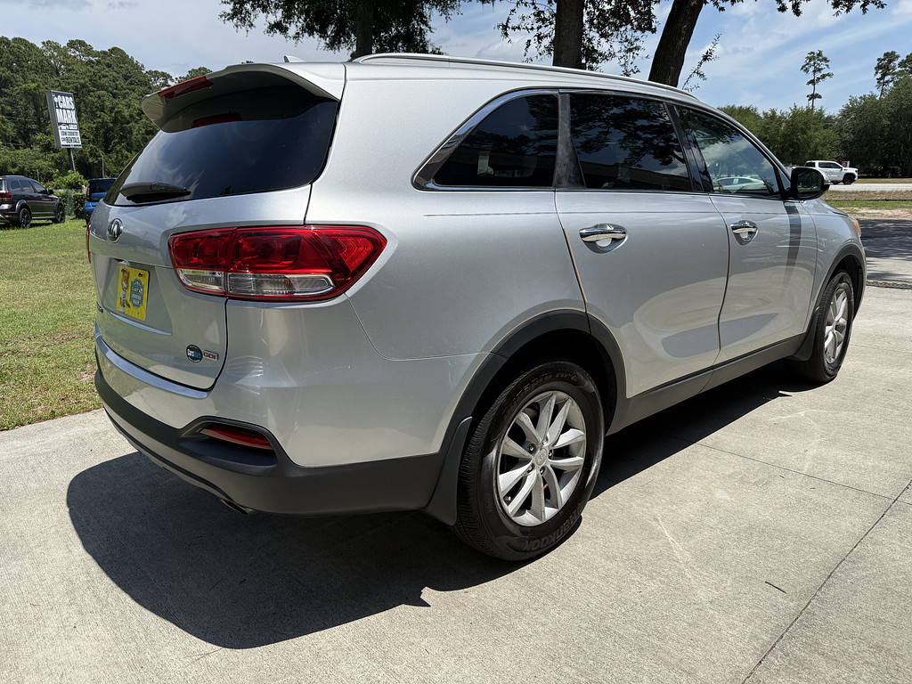 2018 Kia Sorento Located at Carsmark Sales light-box-slides