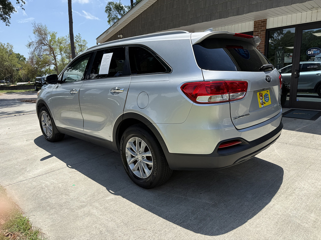 2018 Kia Sorento Located at Carsmark Sales light-box-slides
