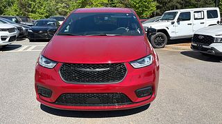 Thumbnail - 2024 Chrysler Pacifica