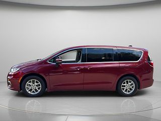 Thumbnail - 2023 Chrysler Pacifica