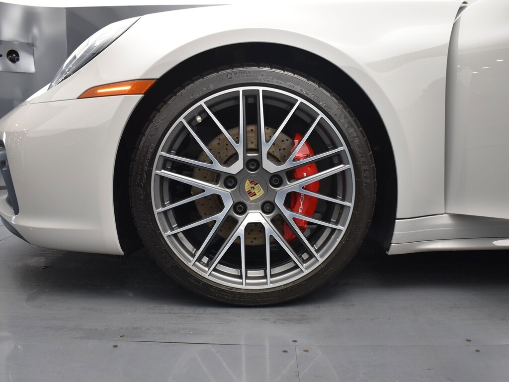 image-3 2023 Porsche 911