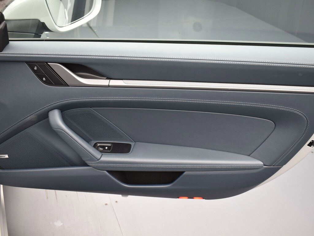 image-10 2023 Porsche 911