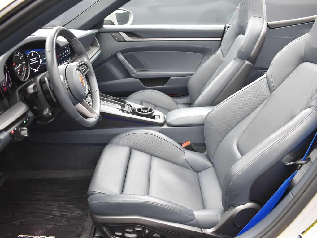 image-24 2023 Porsche 911