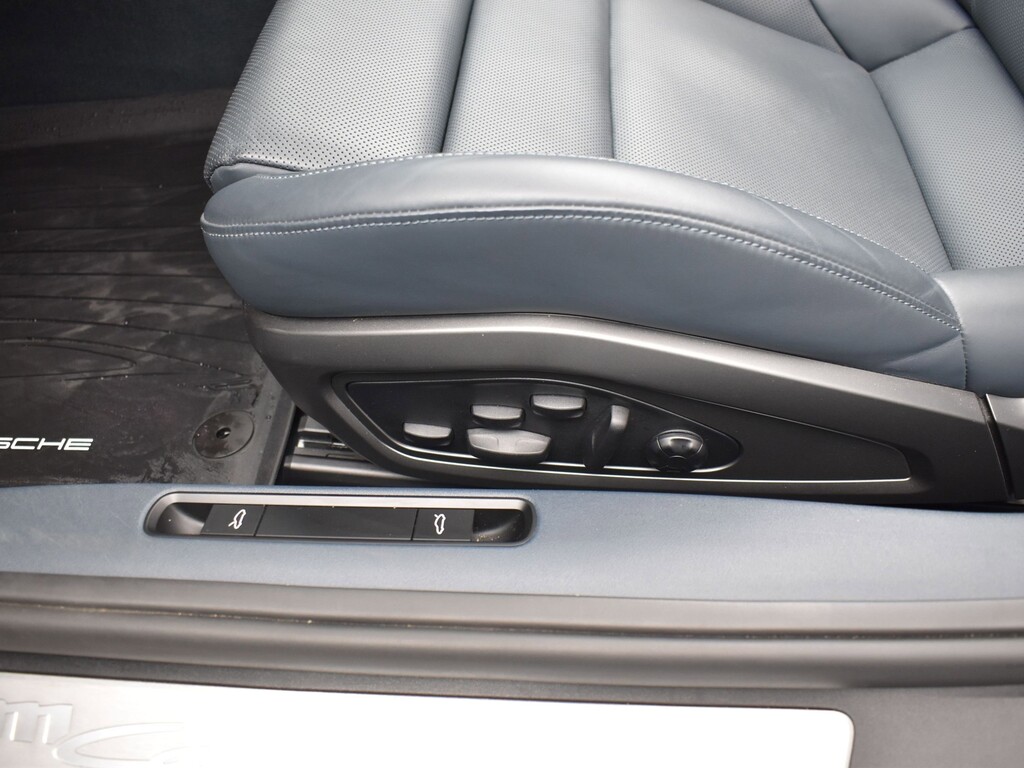 image-25 2023 Porsche 911