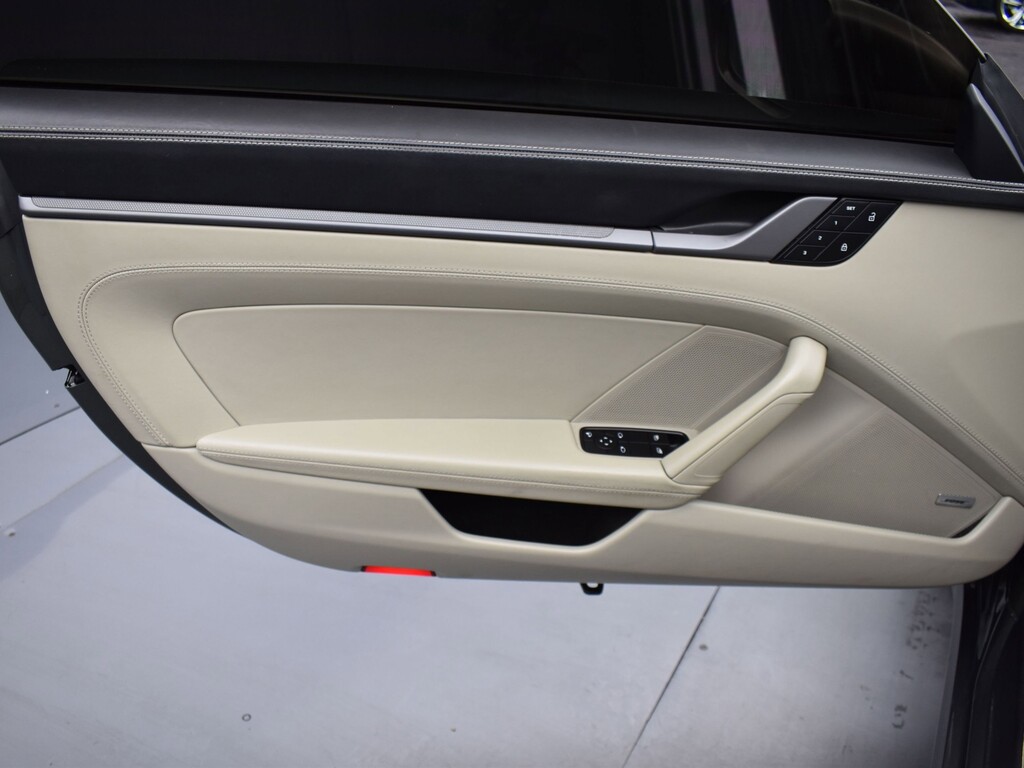 image-7 2022 Porsche 911