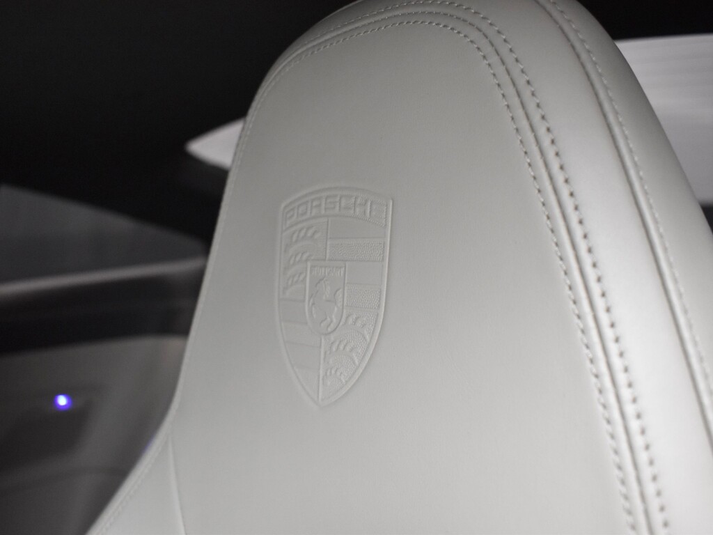 image-10 2022 Porsche 911