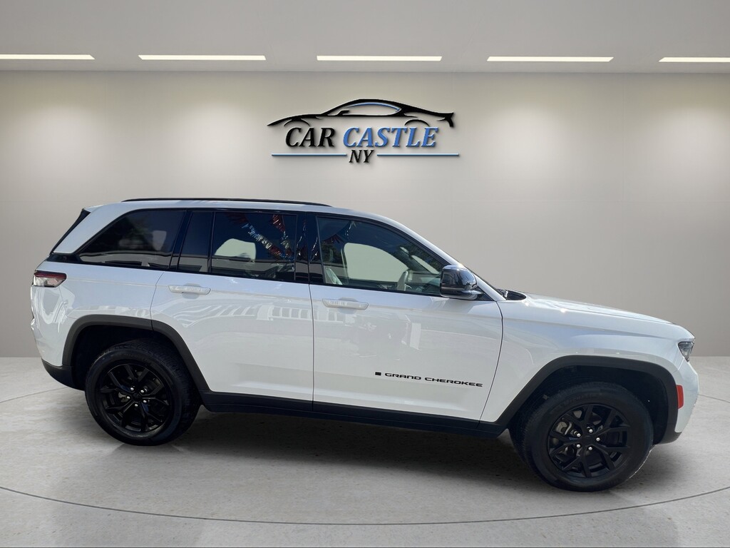 image-5 2024 Jeep Grand Cherokee