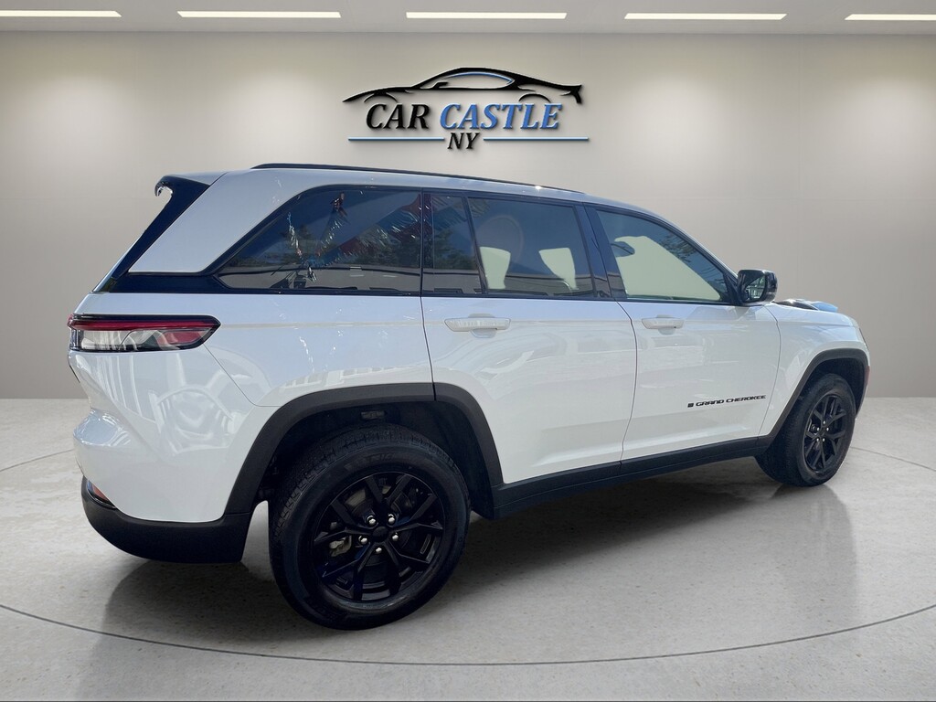 image-6 2024 Jeep Grand Cherokee