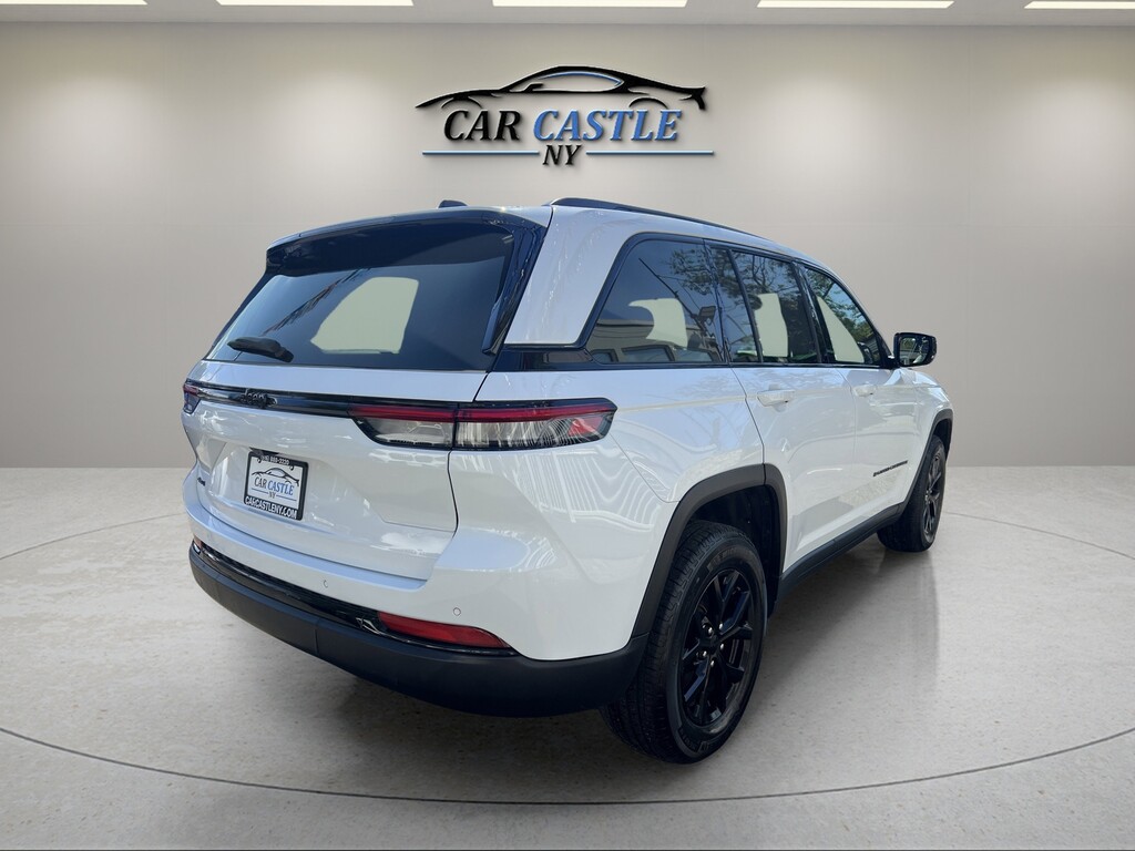 image-7 2024 Jeep Grand Cherokee