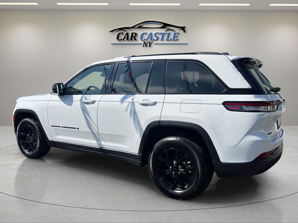 image-10 2024 Jeep Grand Cherokee