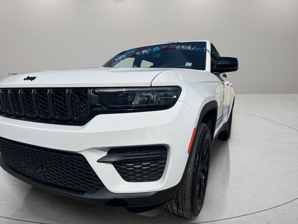 image-14 2024 Jeep Grand Cherokee