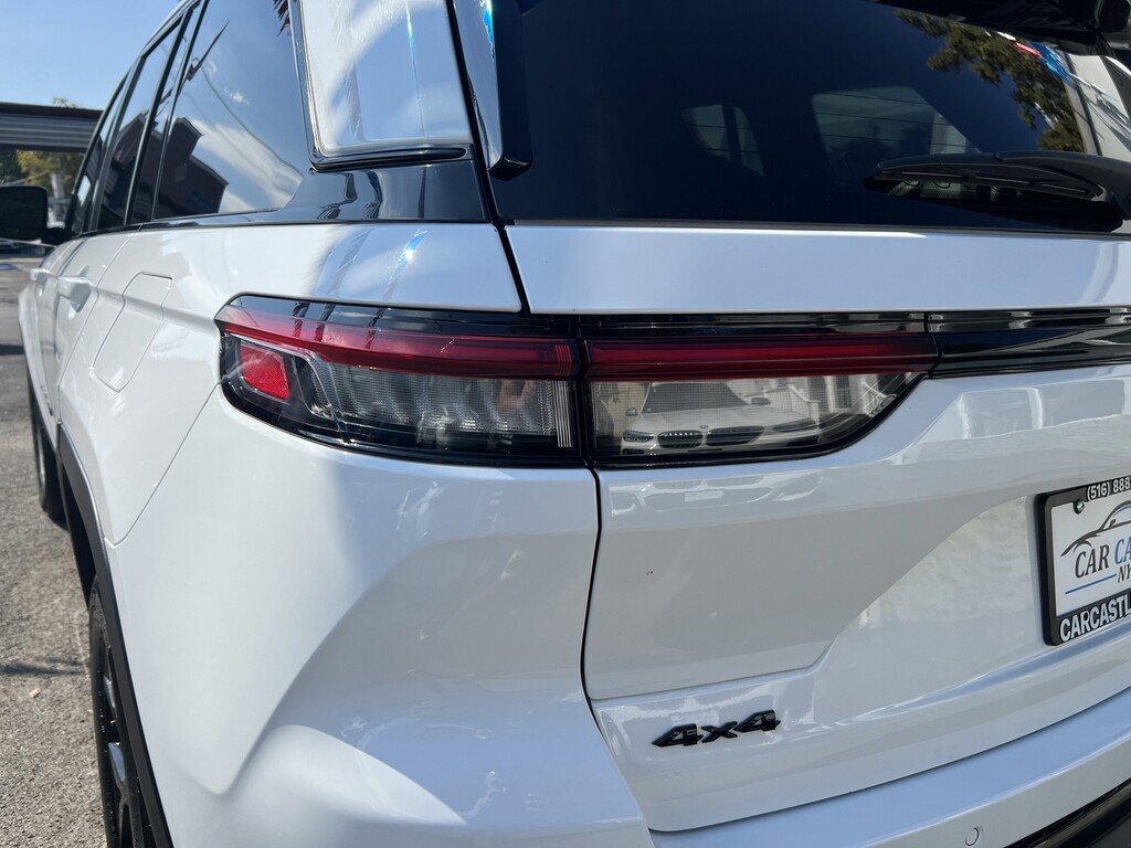 image-15 2024 Jeep Grand Cherokee