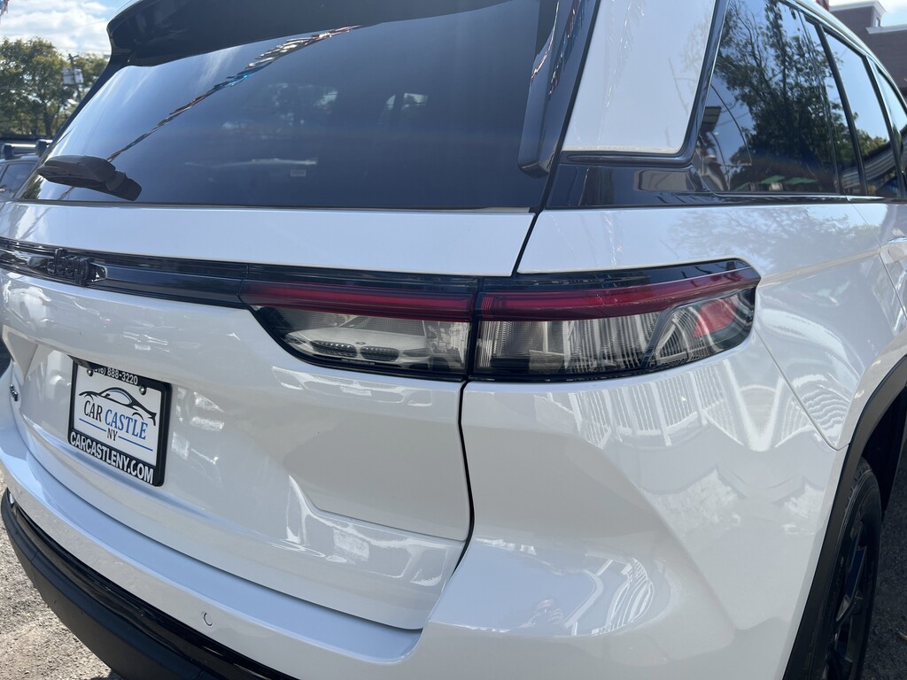 image-16 2024 Jeep Grand Cherokee