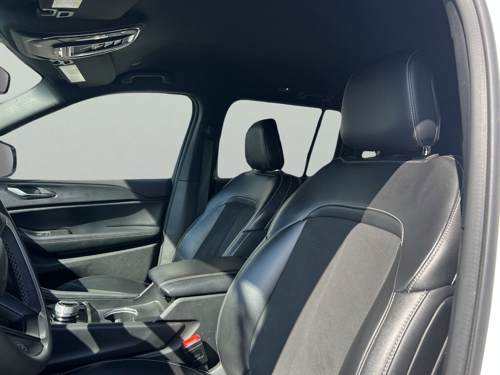 image-25 2024 Jeep Grand Cherokee