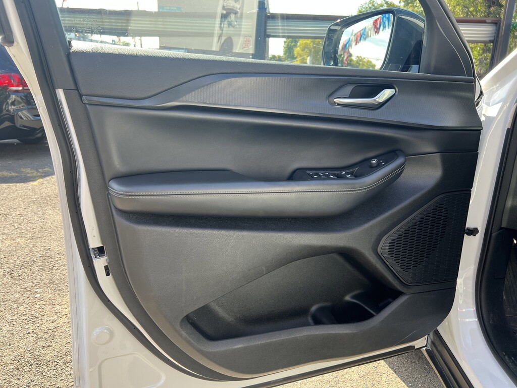 image-26 2024 Jeep Grand Cherokee