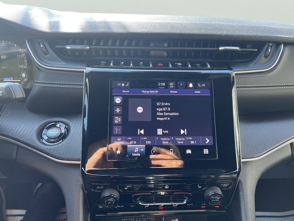 image-28 2024 Jeep Grand Cherokee