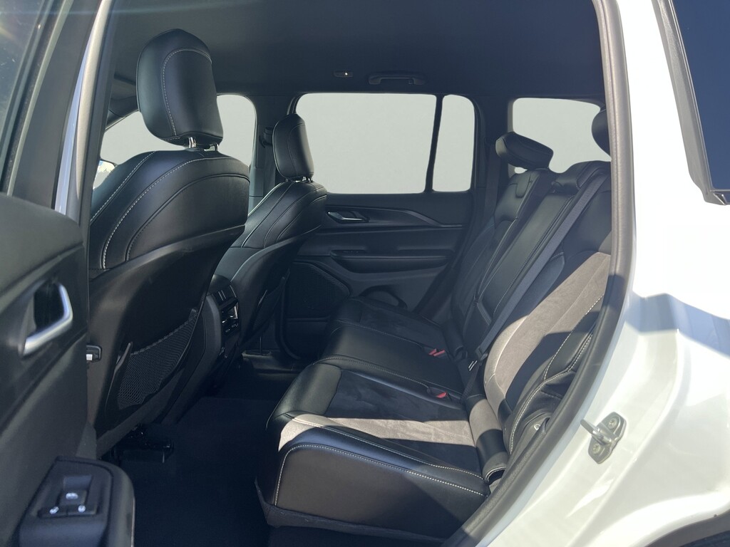 image-32 2024 Jeep Grand Cherokee