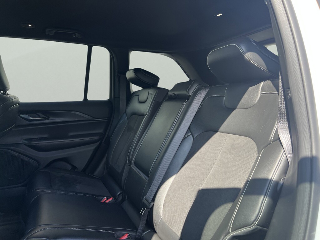 image-33 2024 Jeep Grand Cherokee