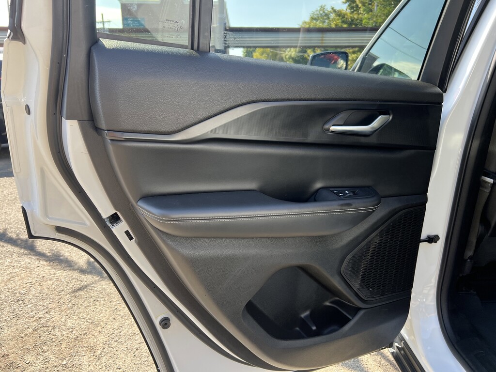 image-34 2024 Jeep Grand Cherokee