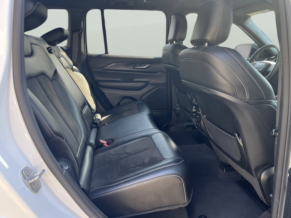 image-35 2024 Jeep Grand Cherokee