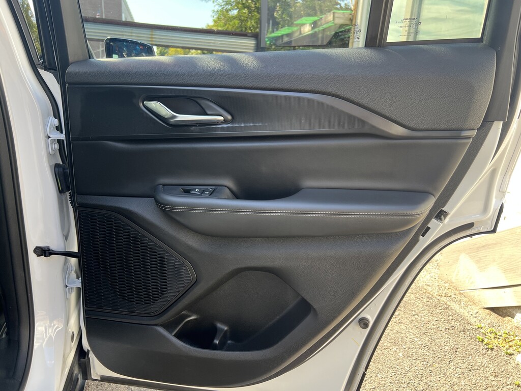 image-37 2024 Jeep Grand Cherokee