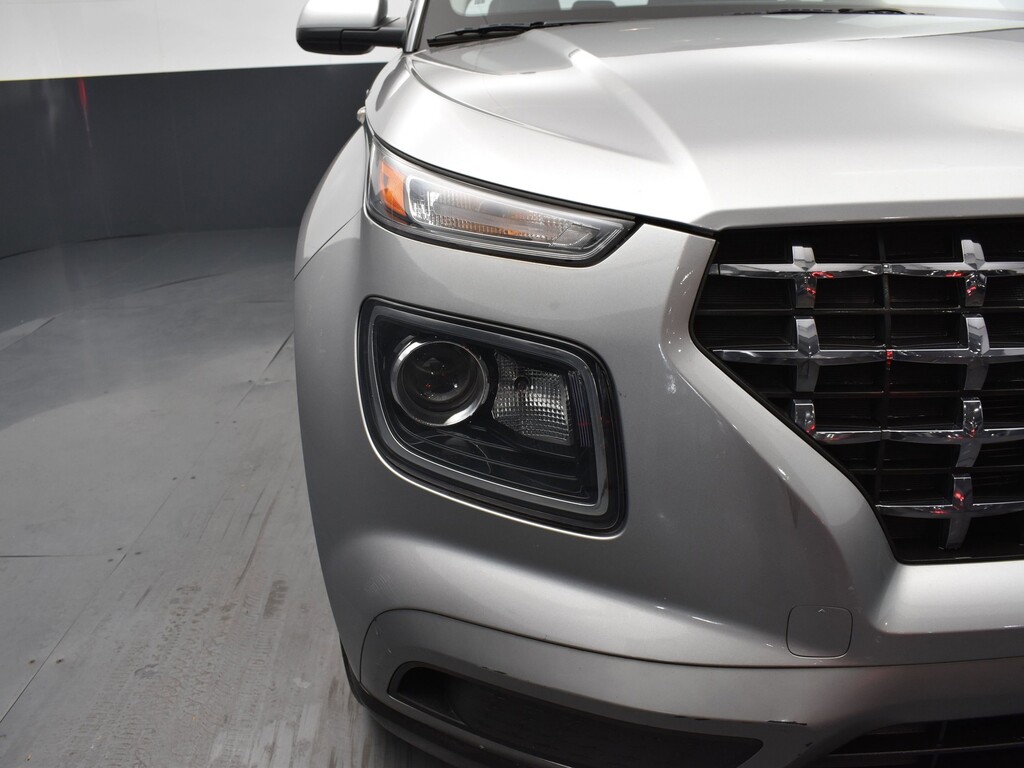 image-4 2023 Hyundai Venue