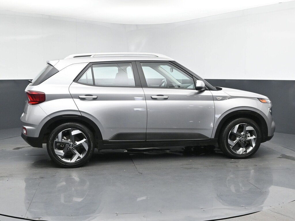 image-2 2023 Hyundai Venue