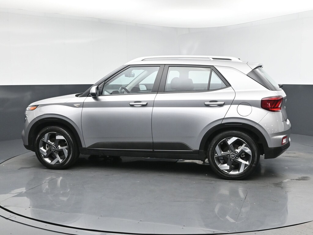 image-3 2023 Hyundai Venue