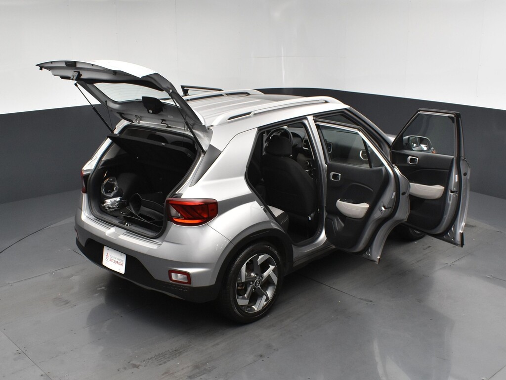 image-27 2023 Hyundai Venue