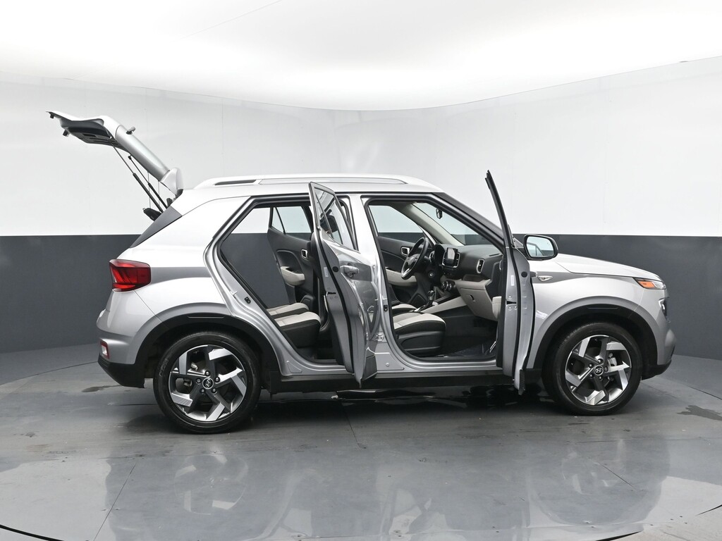 image-28 2023 Hyundai Venue