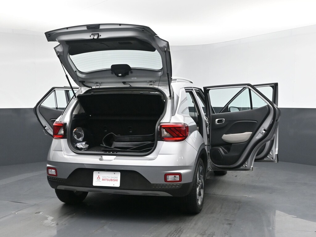 image-29 2023 Hyundai Venue