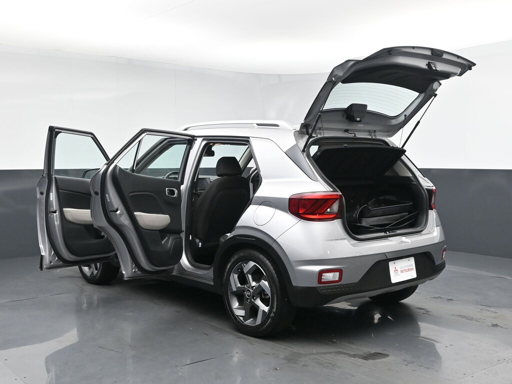 image-30 2023 Hyundai Venue