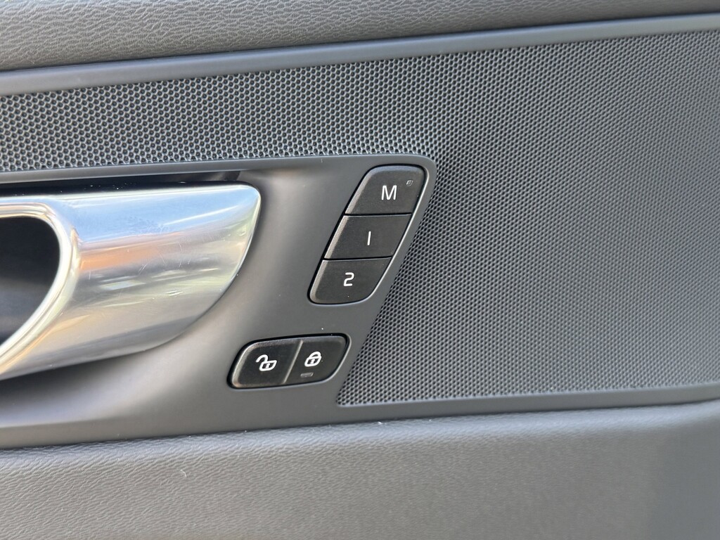 image-22 2023 Volvo XC60