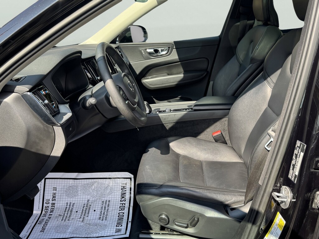 image-24 2023 Volvo XC60