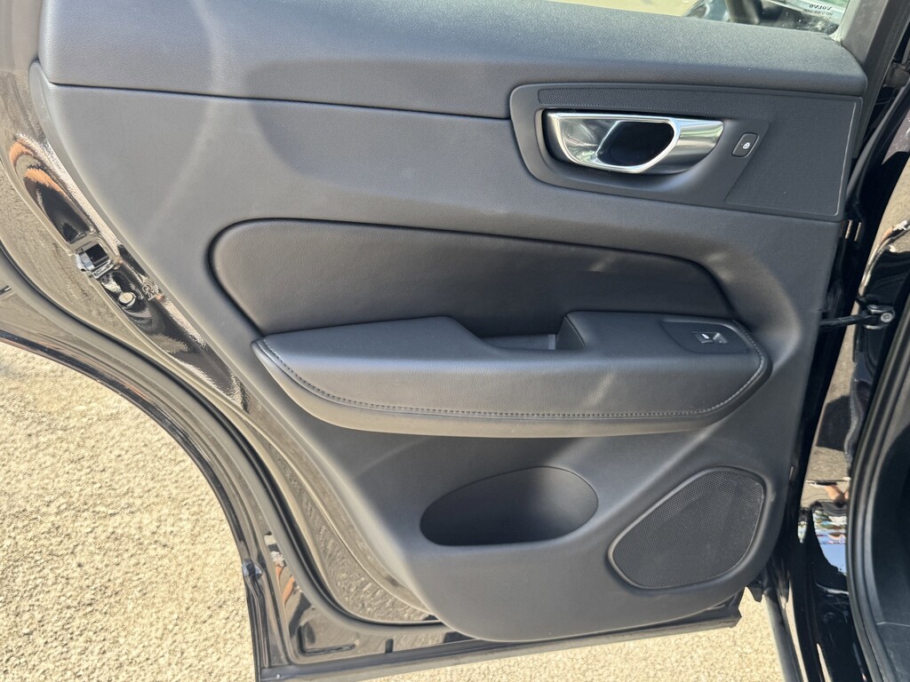 image-26 2023 Volvo XC60