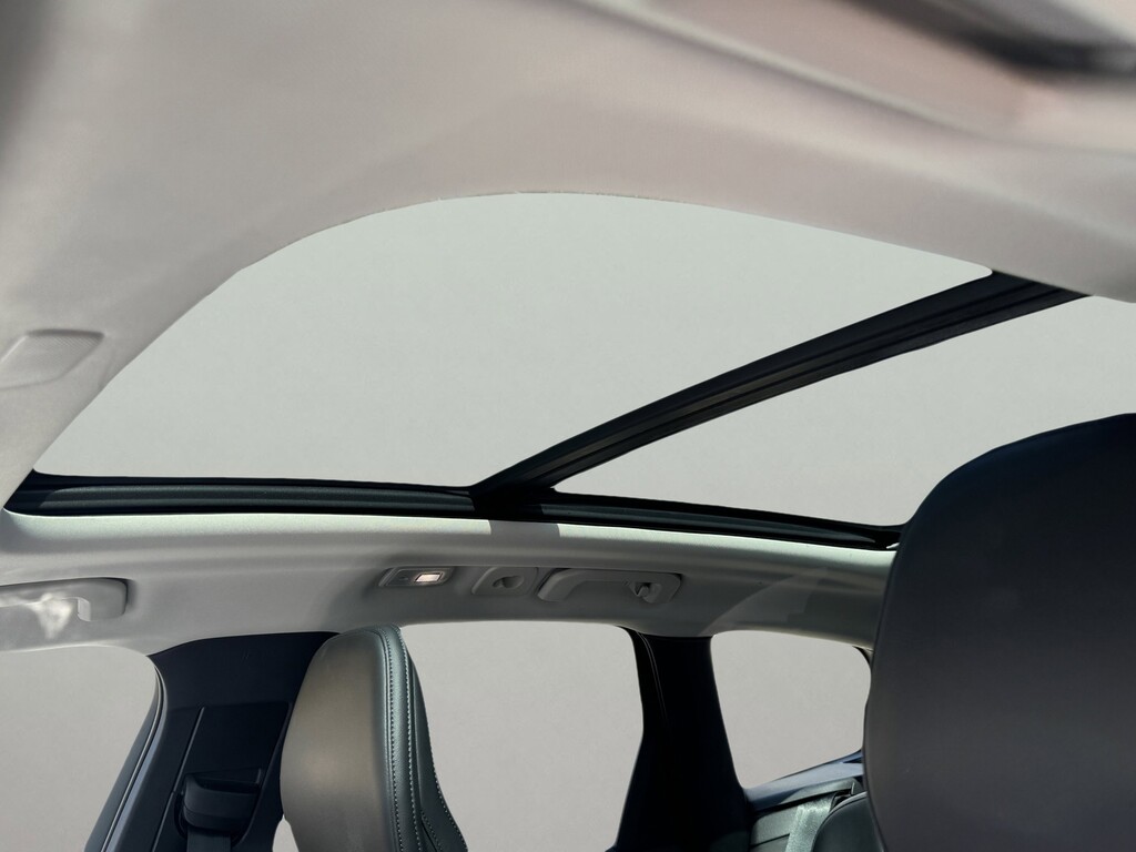 image-33 2023 Volvo XC60