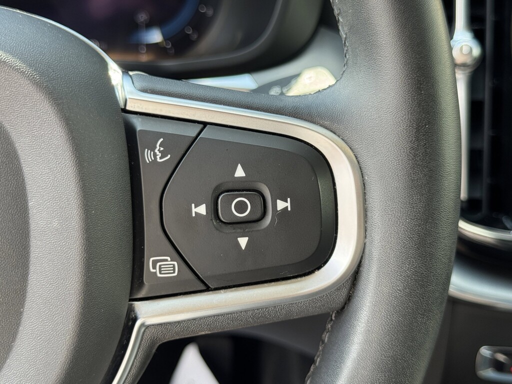 image-38 2023 Volvo XC60