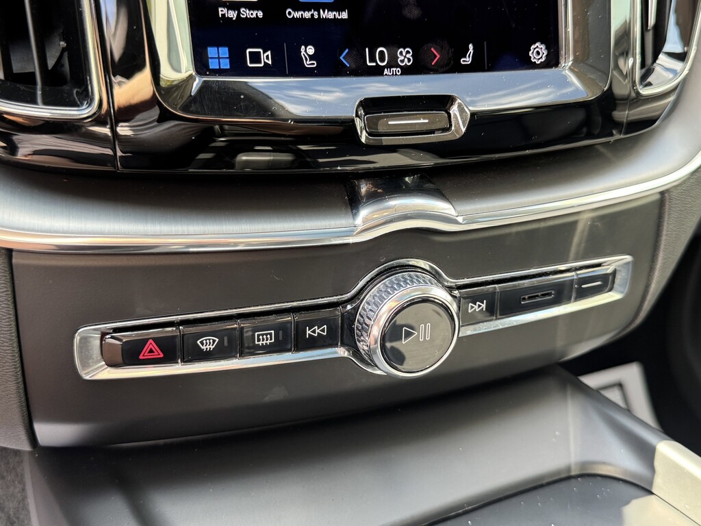 image-43 2023 Volvo XC60