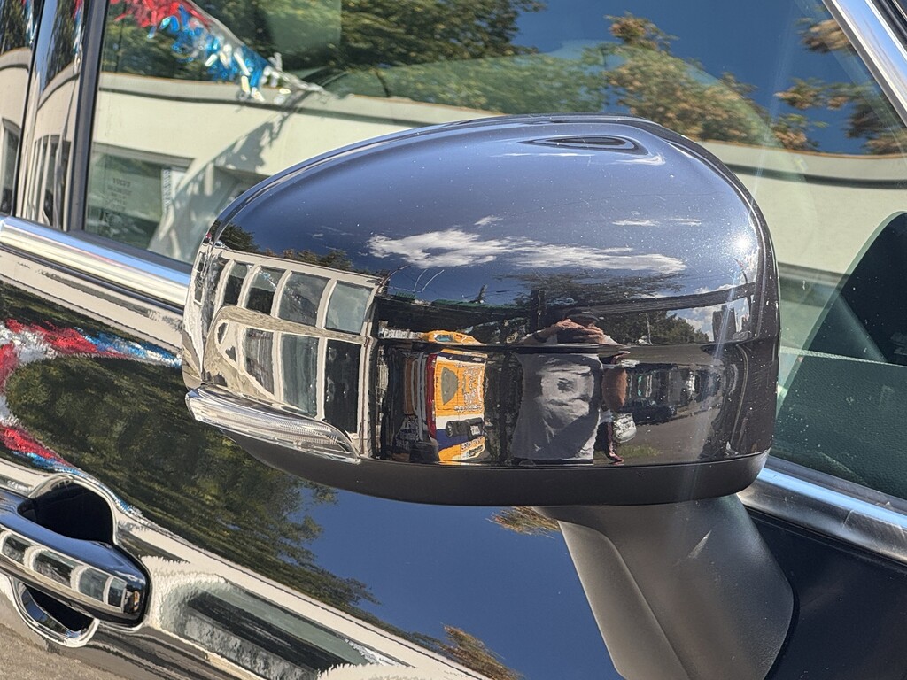 image-52 2023 Volvo XC60