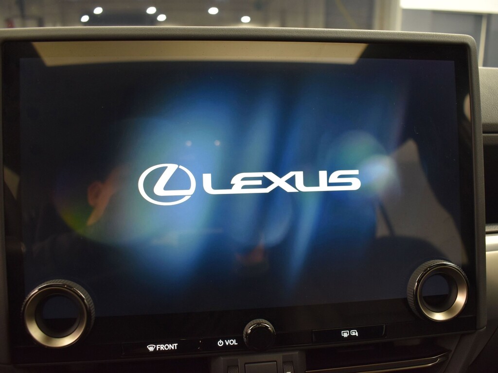 image-8 2024 Lexus GX