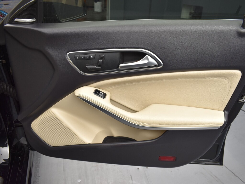 image-4 2014 Mercedes-Benz CLA-Class