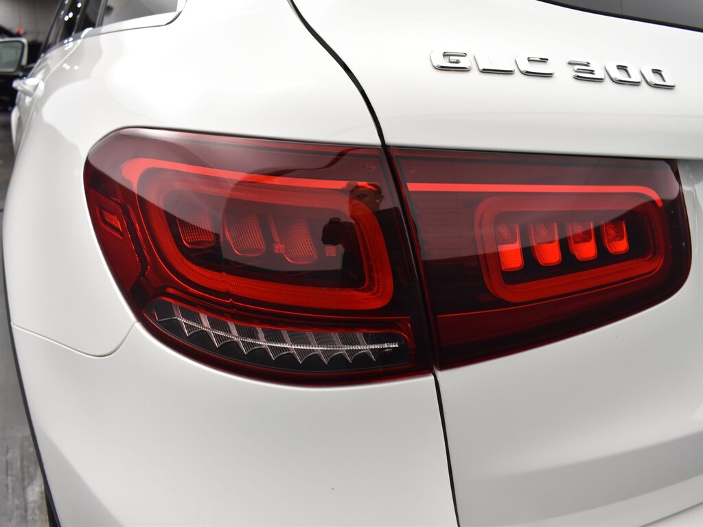 image-6 2022 Mercedes-Benz GLC