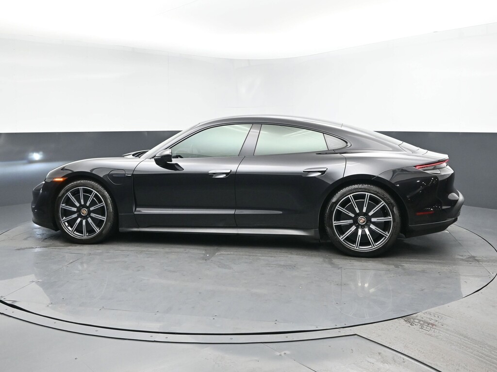 image-3 2022 Porsche Taycan