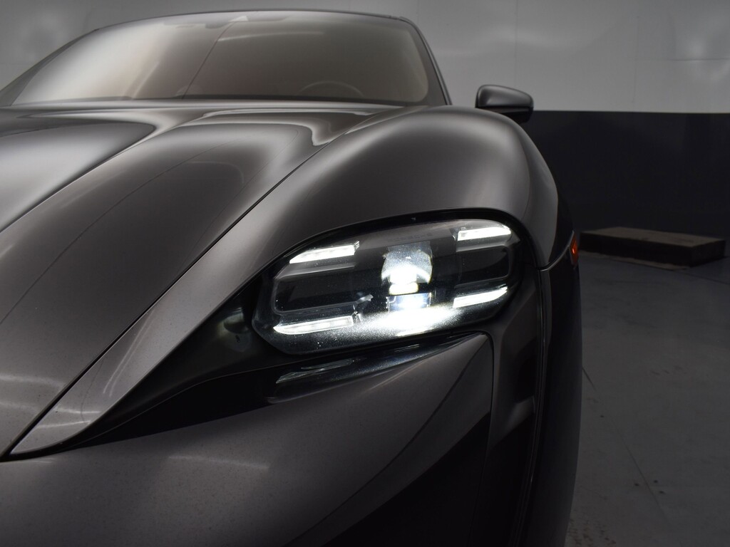 image-2 2022 Porsche Taycan