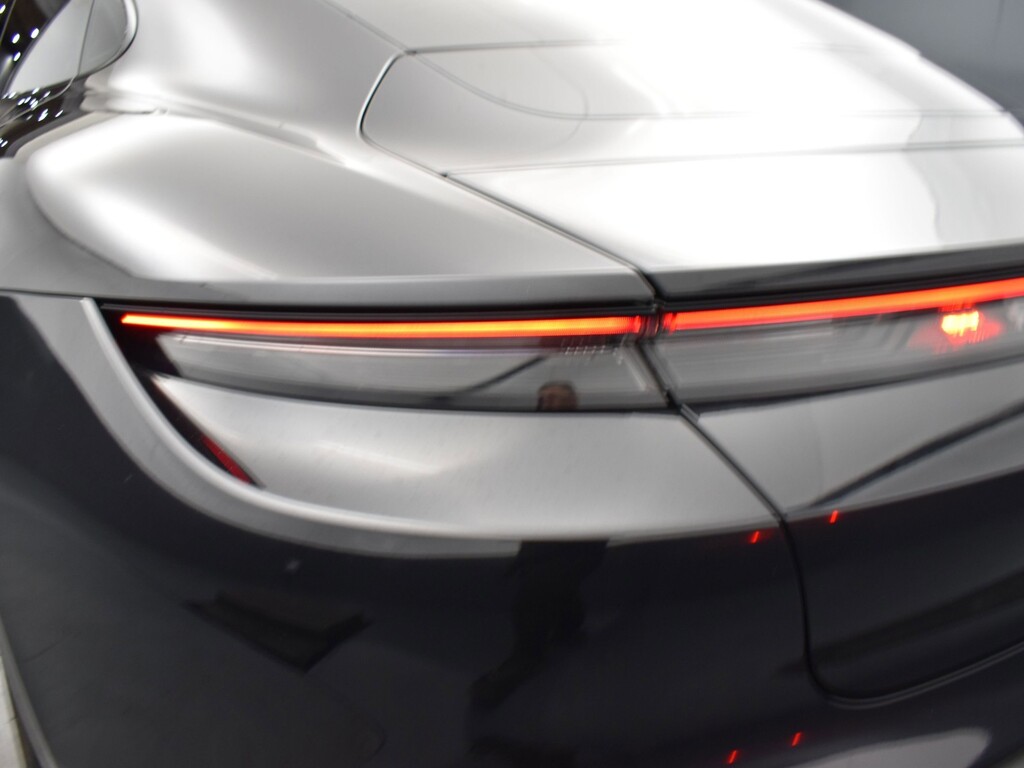 image-10 2022 Porsche Taycan