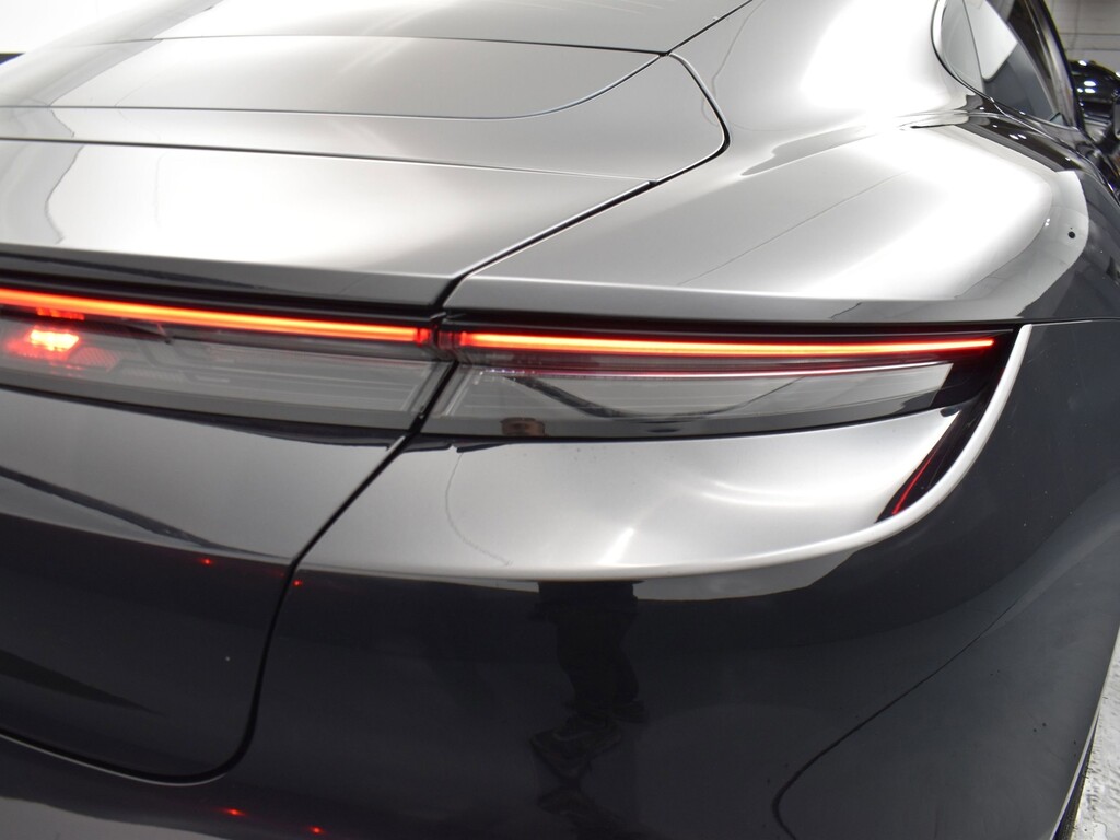 image-8 2022 Porsche Taycan