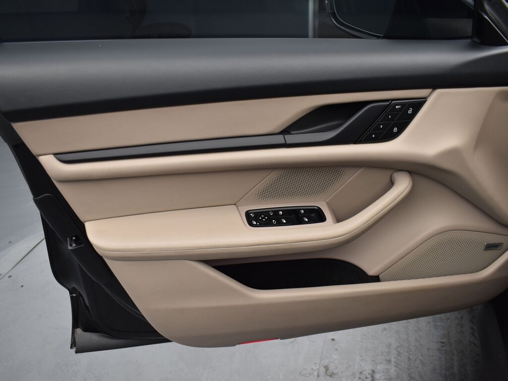 image-9 2022 Porsche Taycan