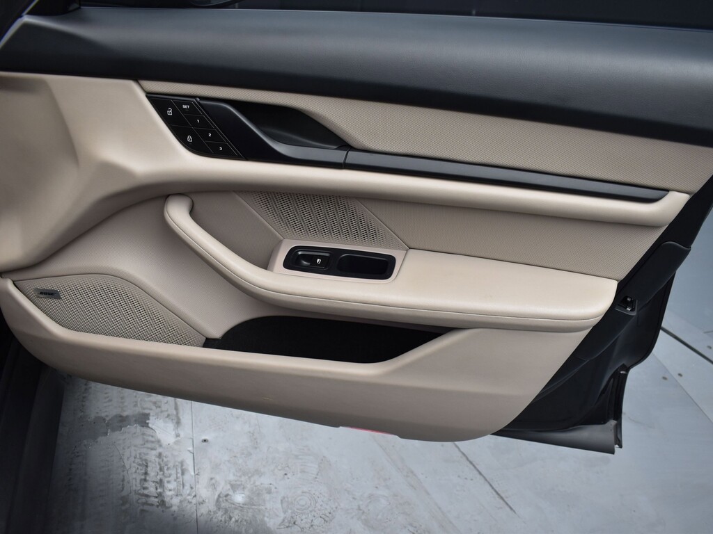 image-18 2022 Porsche Taycan