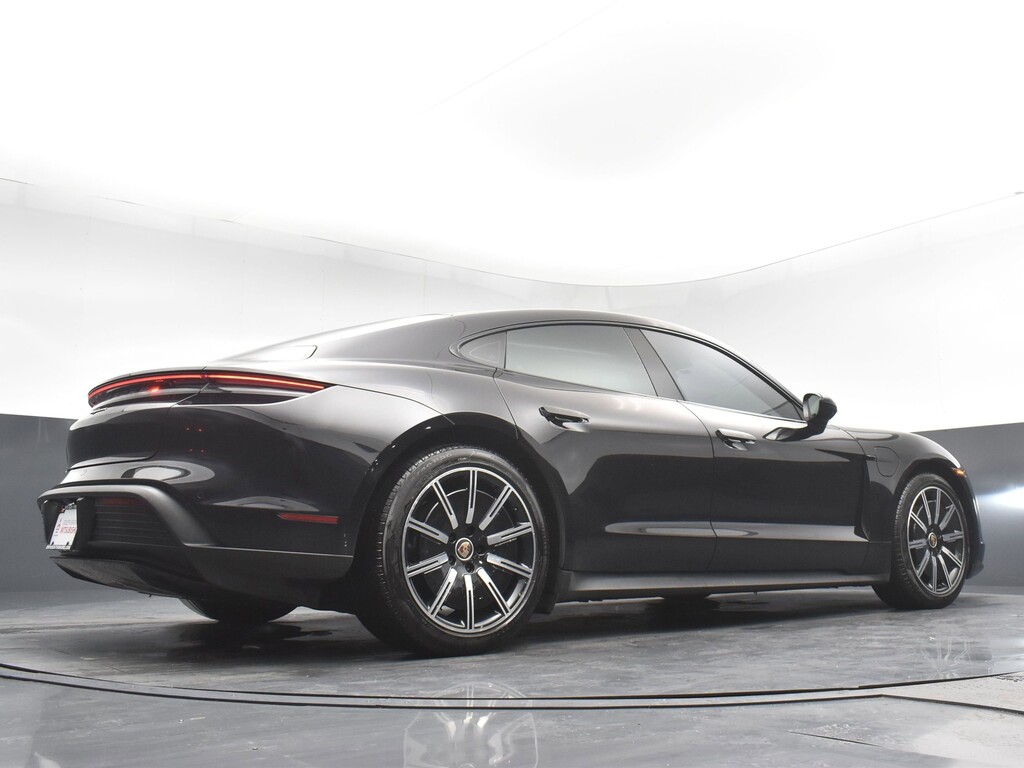 image-27 2022 Porsche Taycan