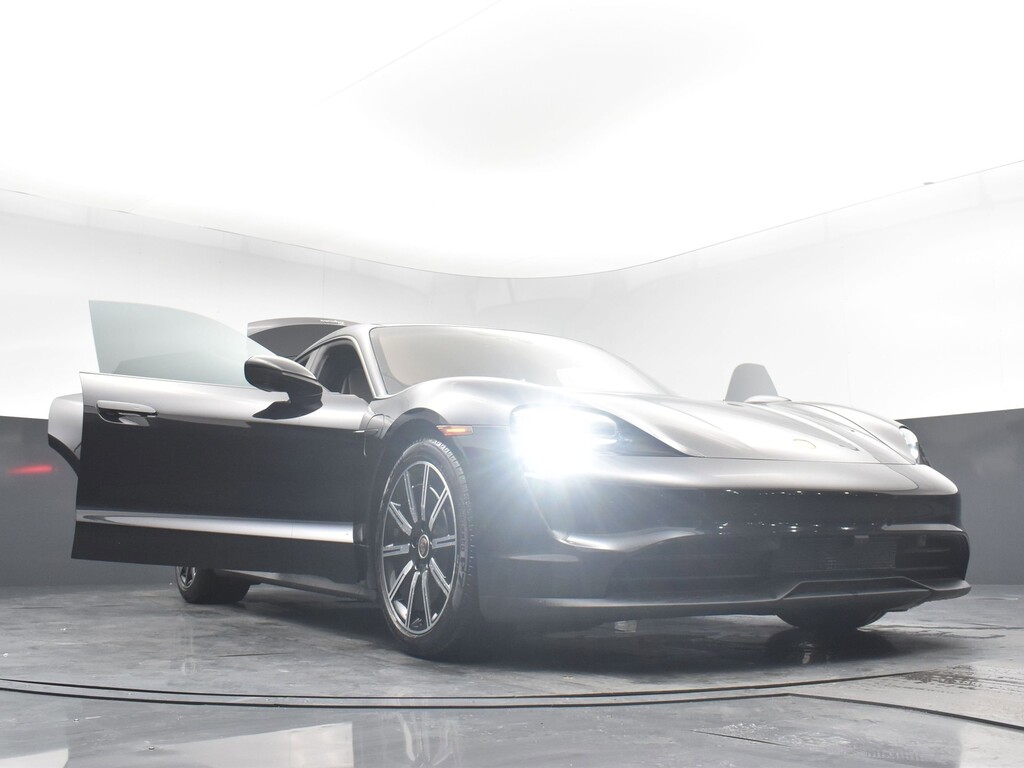 image-32 2022 Porsche Taycan